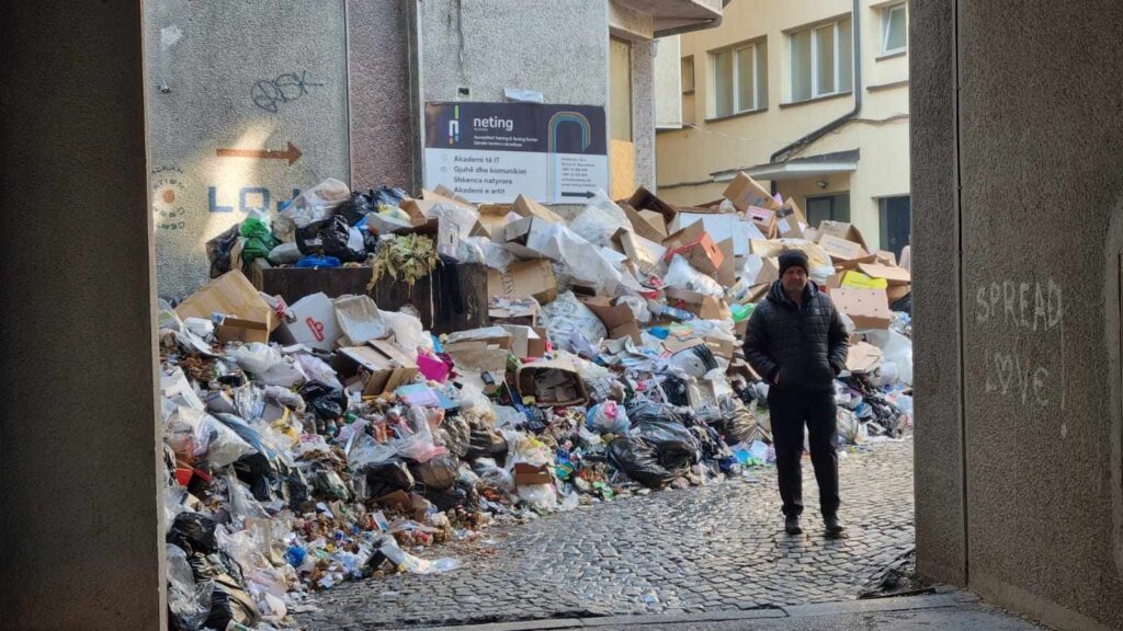 FOTOLAJM/ TETOVA, QYTETI I PUSHTUAR NGA MBETURINAT