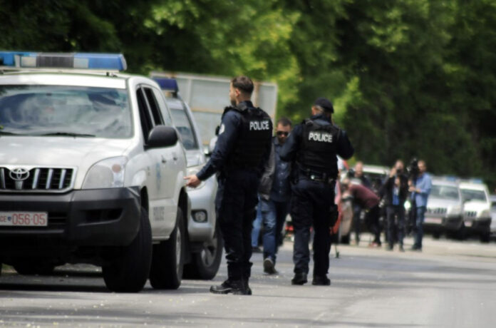 Shkëmbim zjarri mes Policisë dhe disa personave në Zubin Potok, arrestohet një serb