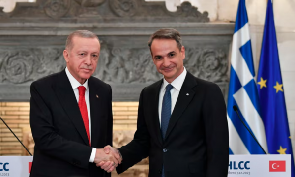 “Përgjegjësi historike për t’i sjellë dy shtetet krah për krah”, Erdogan dhe Mitsotakis nënshkruajnë një marrëveshje