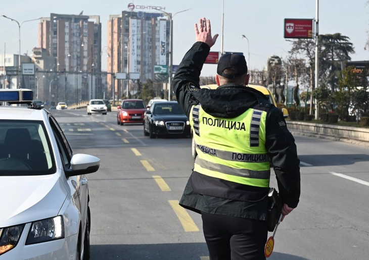 Bastisje anti-drogë në Shkup! Vajza nga Haraçina gjatë ikjes goditi me veturë policin