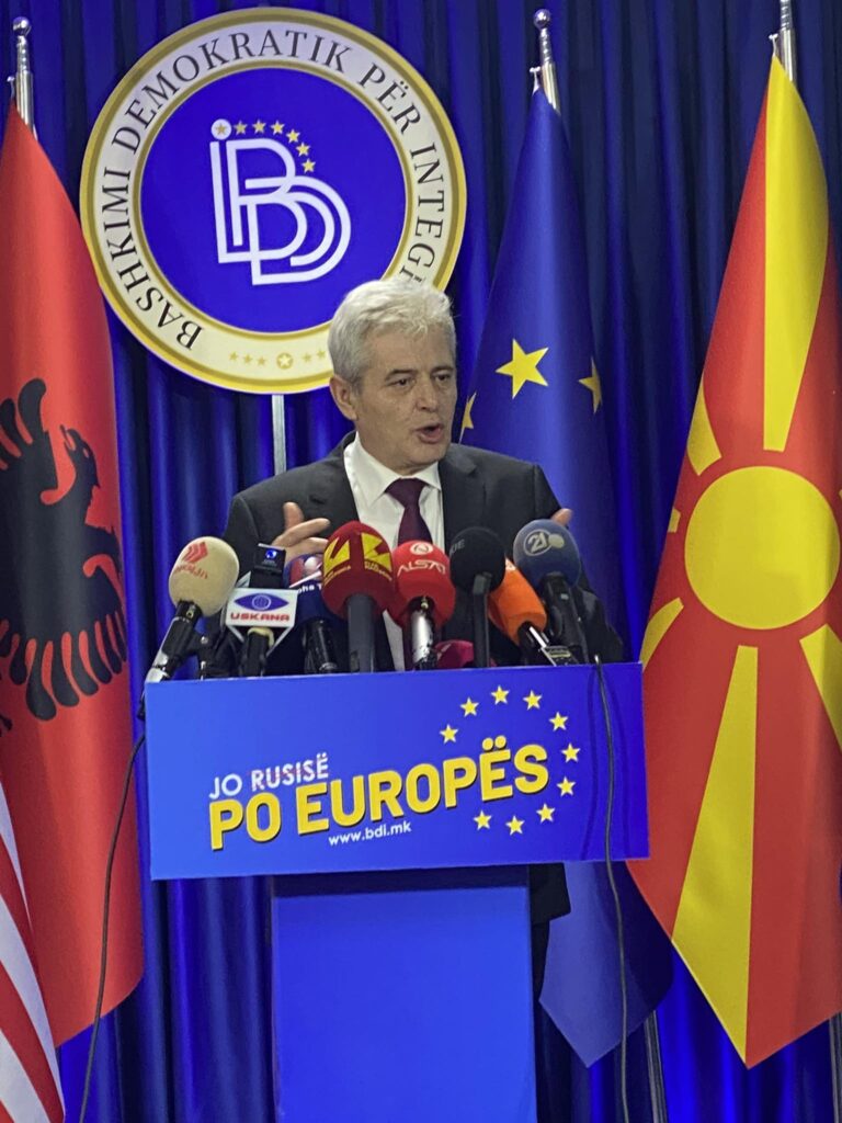 Ali Ahmeti i përgjigjet Taravarit që të garojnë në zgjedhjet presidenciale: Faleminderit po unë luaj në Superligë