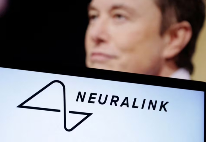 Elon Musk: Pacienti i implantit nga Neuralink mund ta lëvizë miun e kompjuterit përmes të menduarit