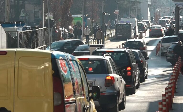 Shkup: Mungesa e parkingjeve, përditshmëri në Qendrën Klinike