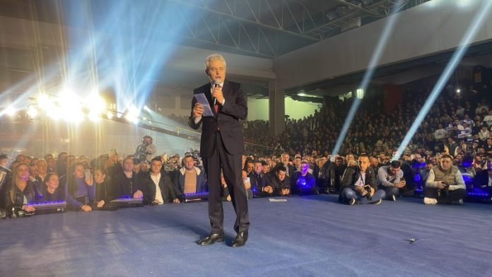 Ahmeti: Mickoski gjuajti fishekzjarr ndërsa unë gjuajta me top dhe më nuk pati të shtëna