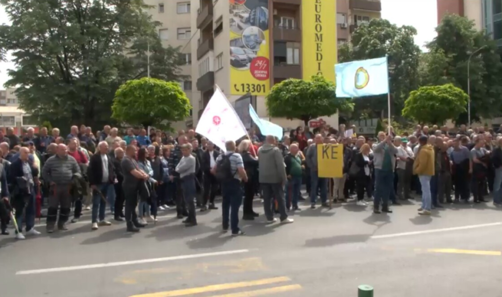 Protestë para ndërmarrjes “Pyjet Nacionale”/Peshevski: 2 muaj nuk kanë marrë paga, do t’i radikalizojmë protestat