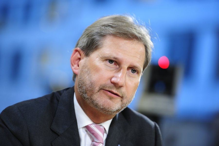 Hahn: Jam i shqetësuar për Maqedoninë e Veriut, të respektohet Marrëveshja e Prespës