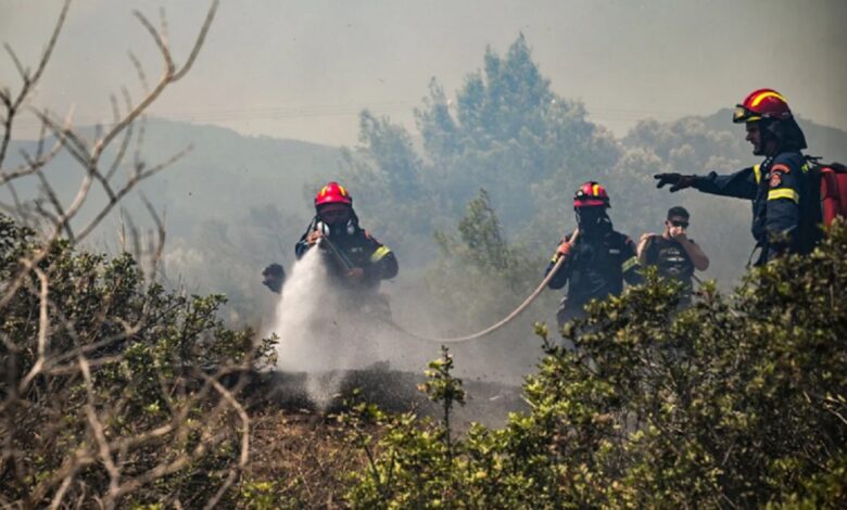 Zgjerohet zjarri në Ograzhen, po shuhet me dy helikoptera